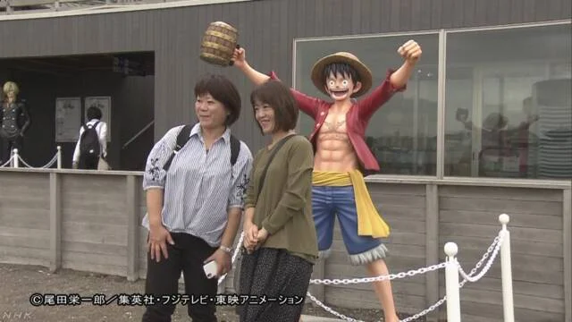 Taking pictures with Monkey.D.Luffy.