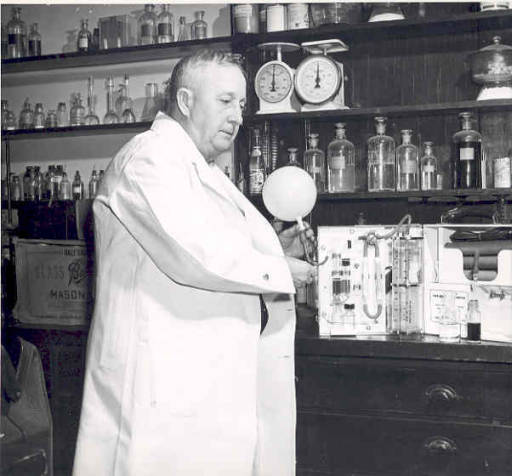   Dr. Rolla Harger displaying his "Drunkometer," first practical apparatus used to determine blood-alcohol levels by analyzing breath. IUPUI Digital Collections (n.d.)   