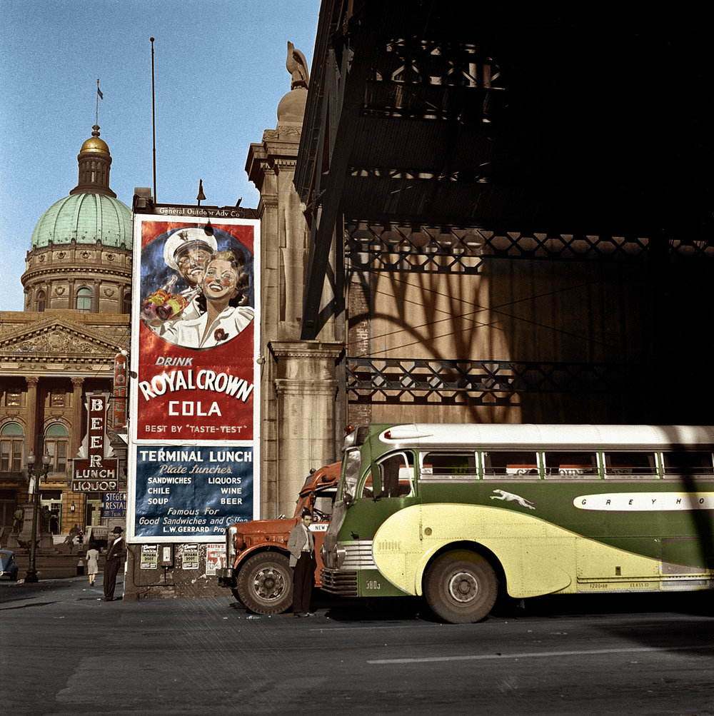  Greyhound bus station in Indianapolis (1943). Image via Library of Congress. 