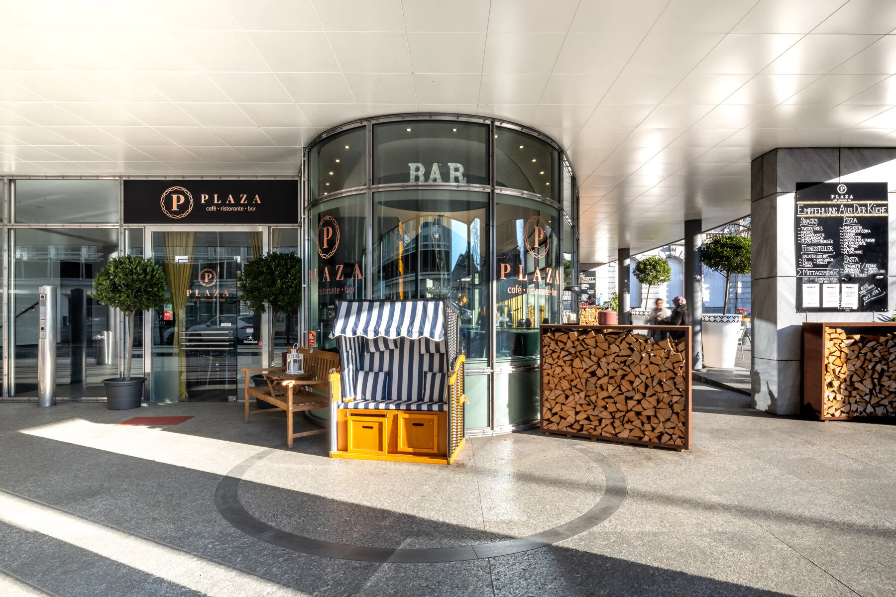 PLAZA Restaurant / Bar in Zug