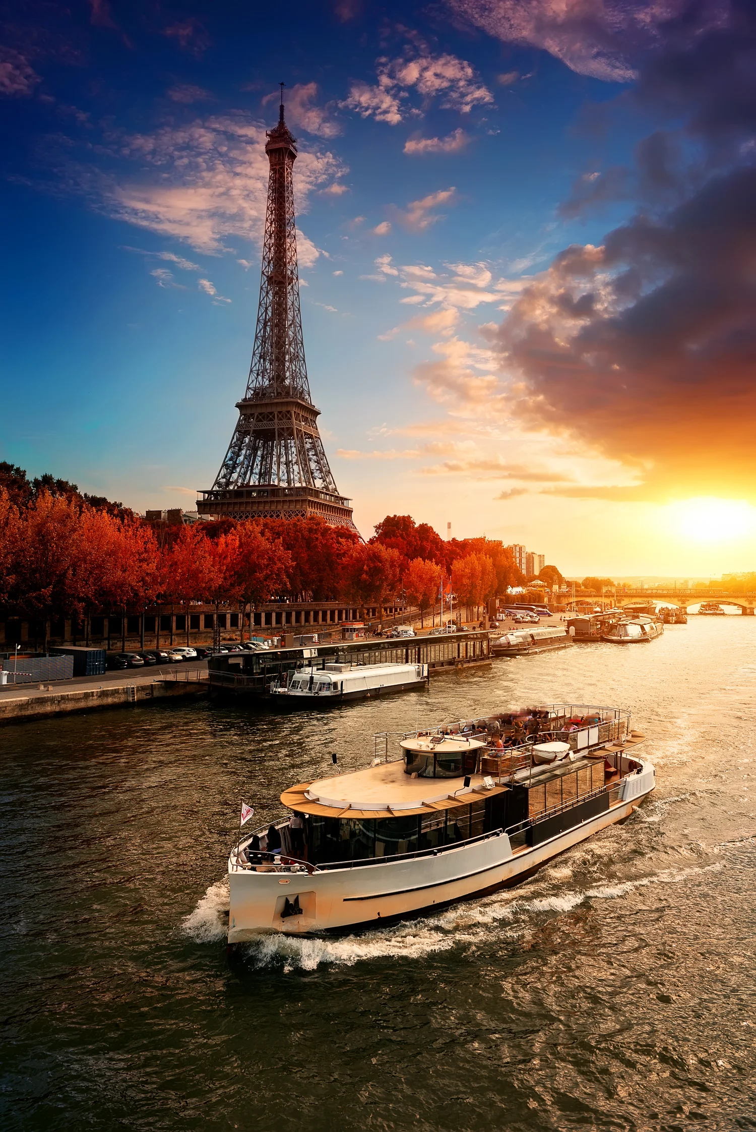 Eiffel Tower in the autumn