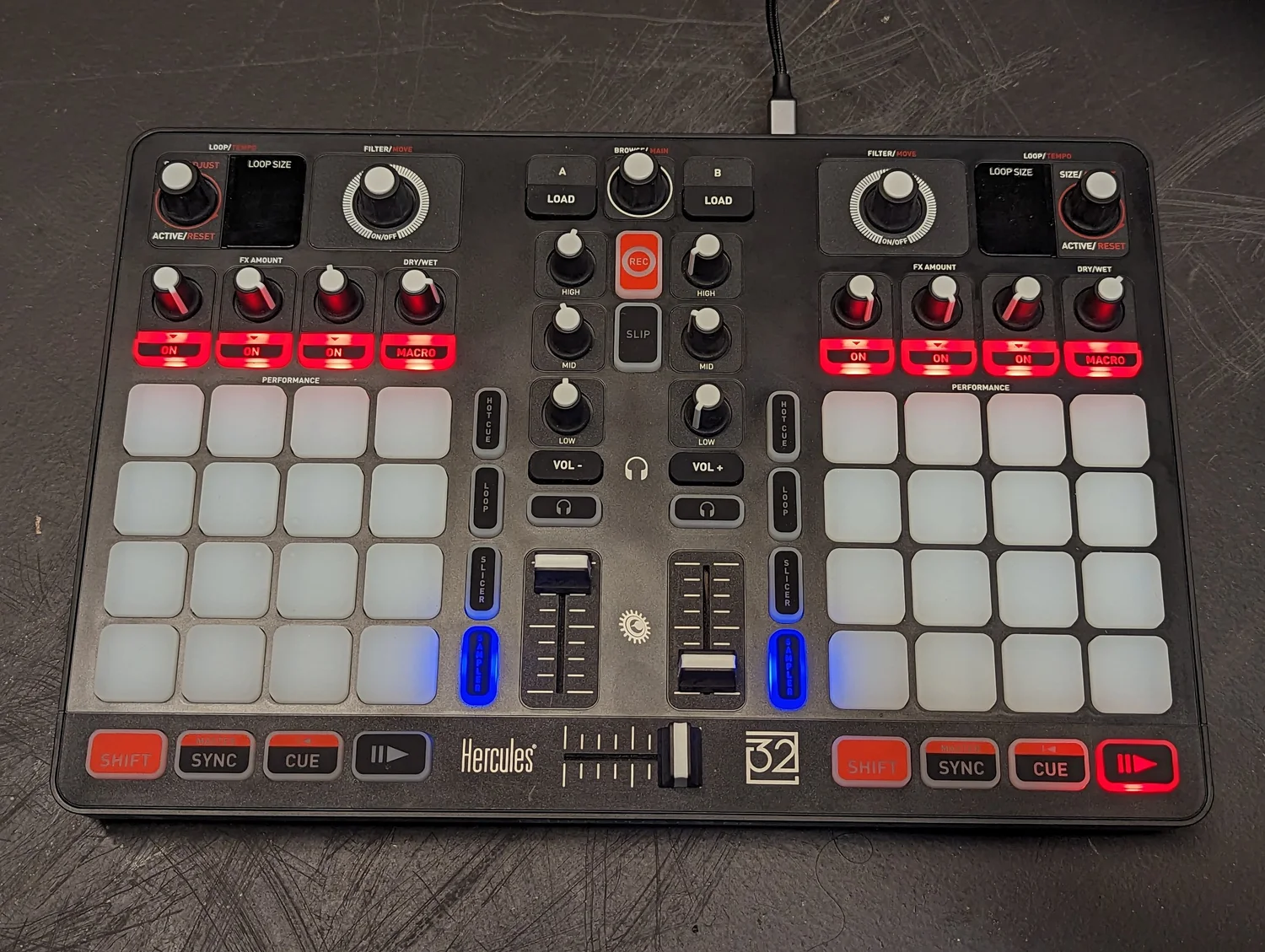 Hercules P32 DJ VDMX Template — VDMX - MAC VJ SOFTWARE