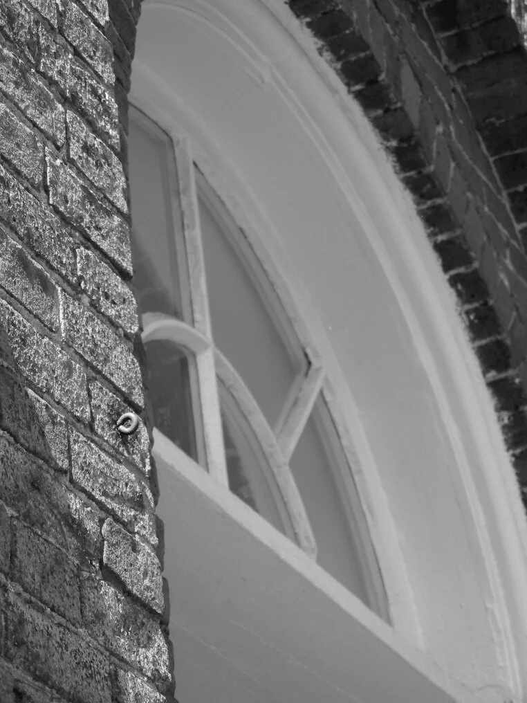 Window, window pane, arched window, brick, arched brick, Beacon Hill, Charles street meeting house