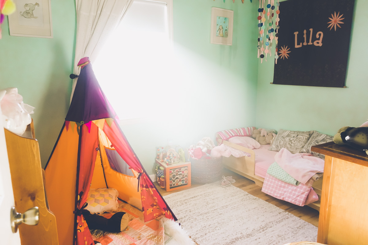 8:05am: Lila's room gets awesome light in the mornings, and the steam from her humidifier made the light look even more dramatic this morning.