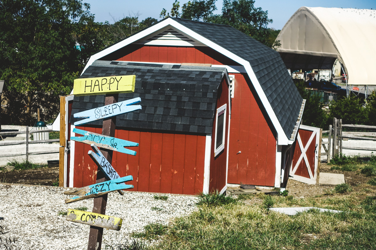 1:15pm: There is a little farm at the entrance with goats and turkeys!