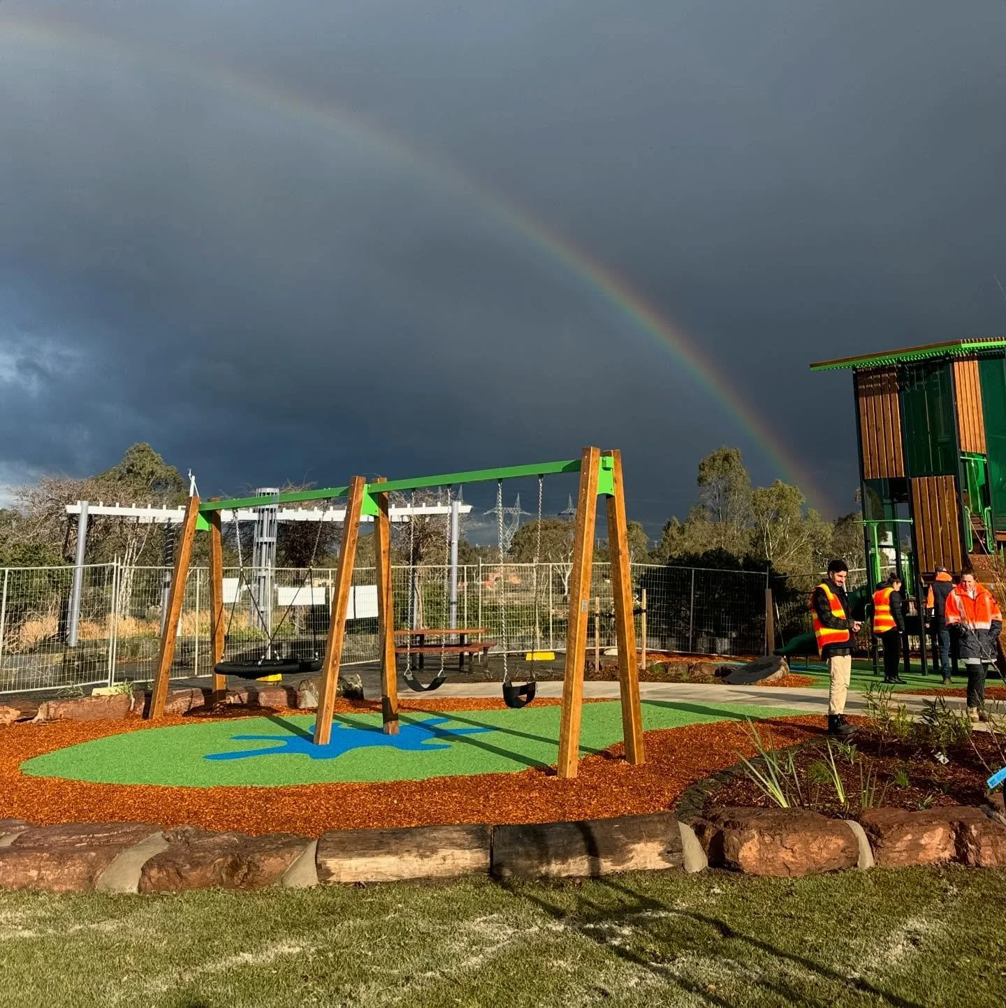 Nice weather for frogs at the inspection of a new play space at Henderson Creek wetland for @citywhittlesea, now open to the public! 
Including a big green growling grass frog expertly crafted by @crafted.landscapes and construction by @melbourneland
