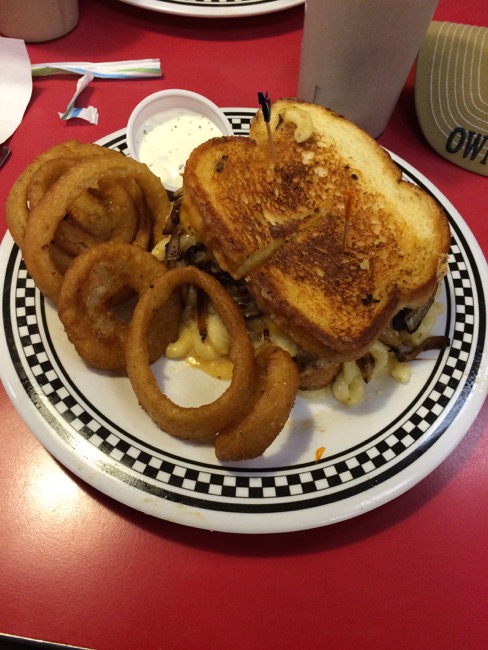 The Big Bad John - 1/2lb of pulled pork with Mac & Cheese and grilled onions on garlic toast