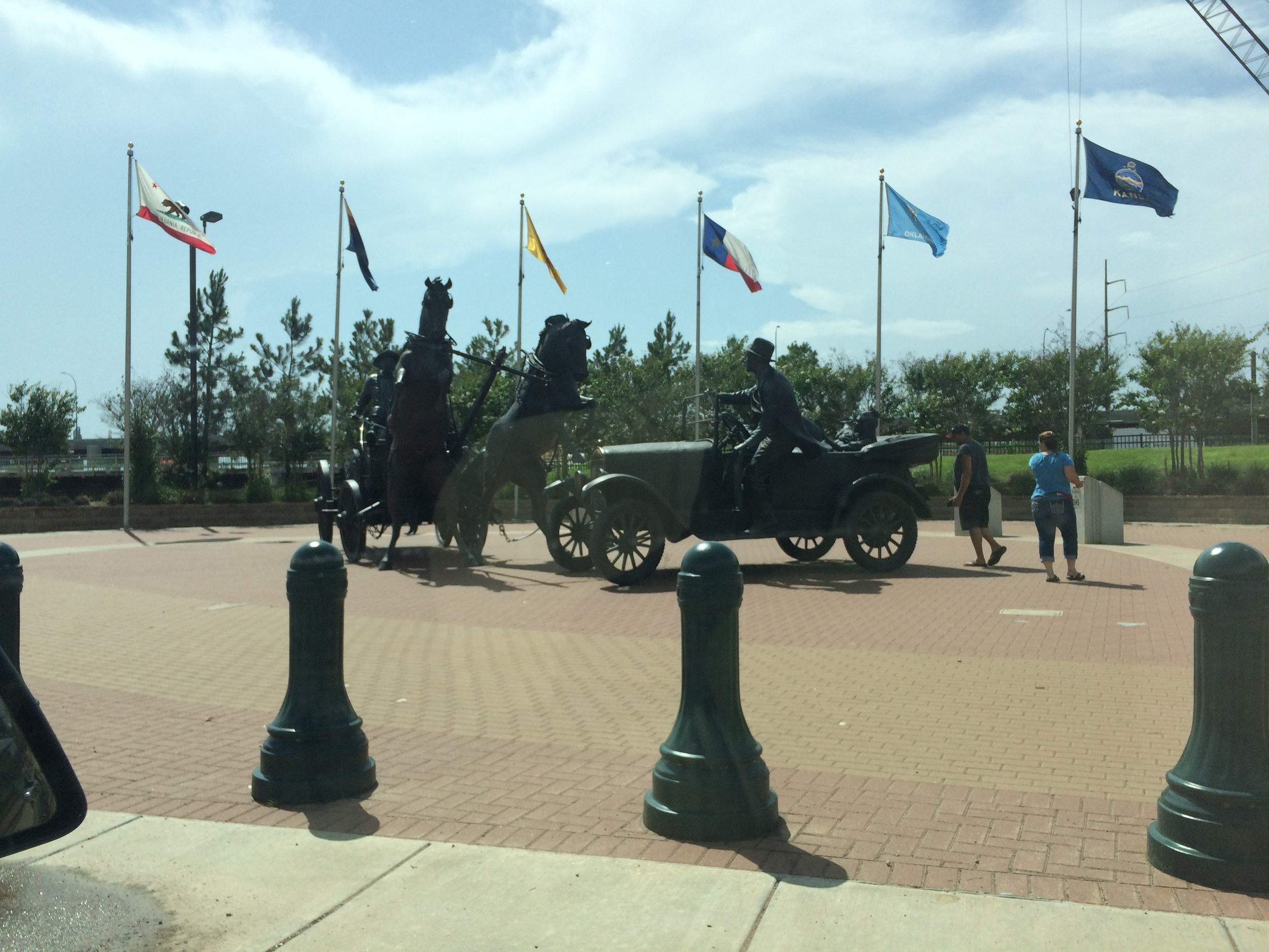 This sculpture commemorates the conflict between carriages and cars during the early days of Route 66