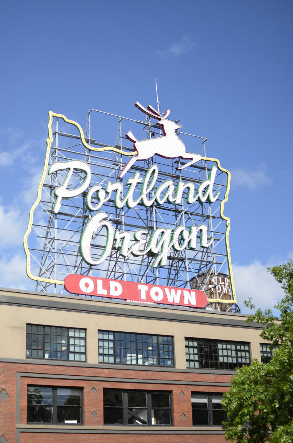 Famous Portland, Oregon, sign | Maria Grace Photography