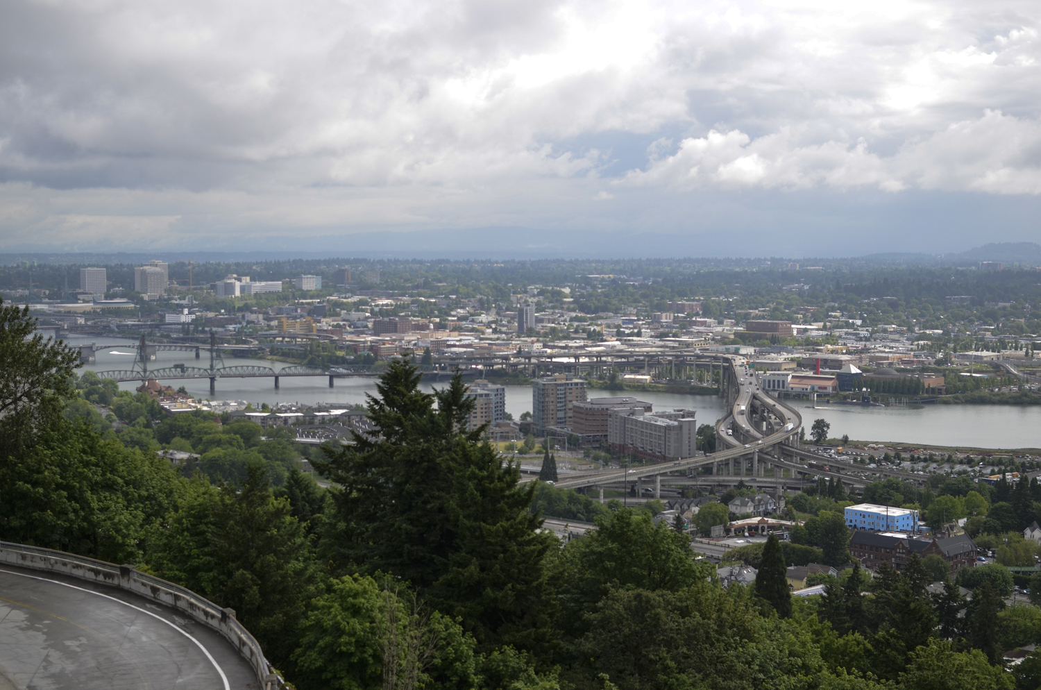 Stunning horizon view of Portland, Oregon, from the Portland Aerial Tram | Maria Grace Photography