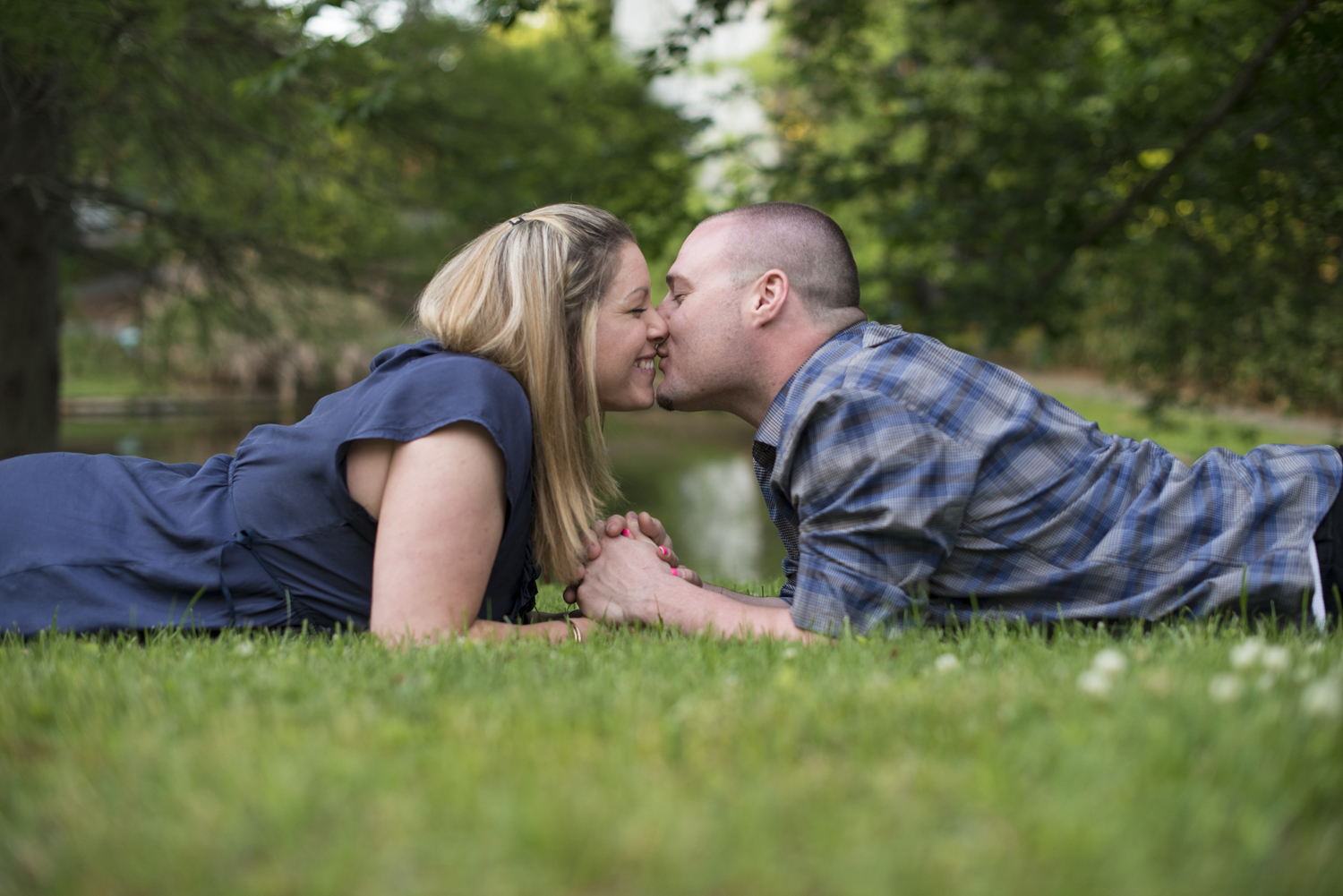 Beautiful Colonial Williamsburg engagement in the spring | Maria Grace Photography