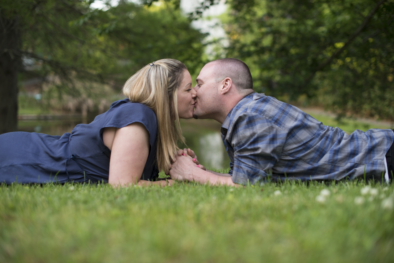 Beautiful Colonial Williamsburg engagement in the spring | Maria Grace Photography