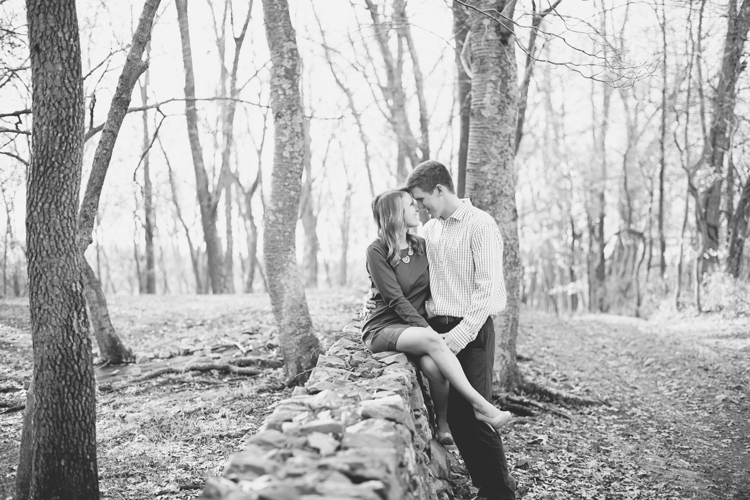 Destination Northern Virginia Engagement Session | Dressy blue and white engagement pictures