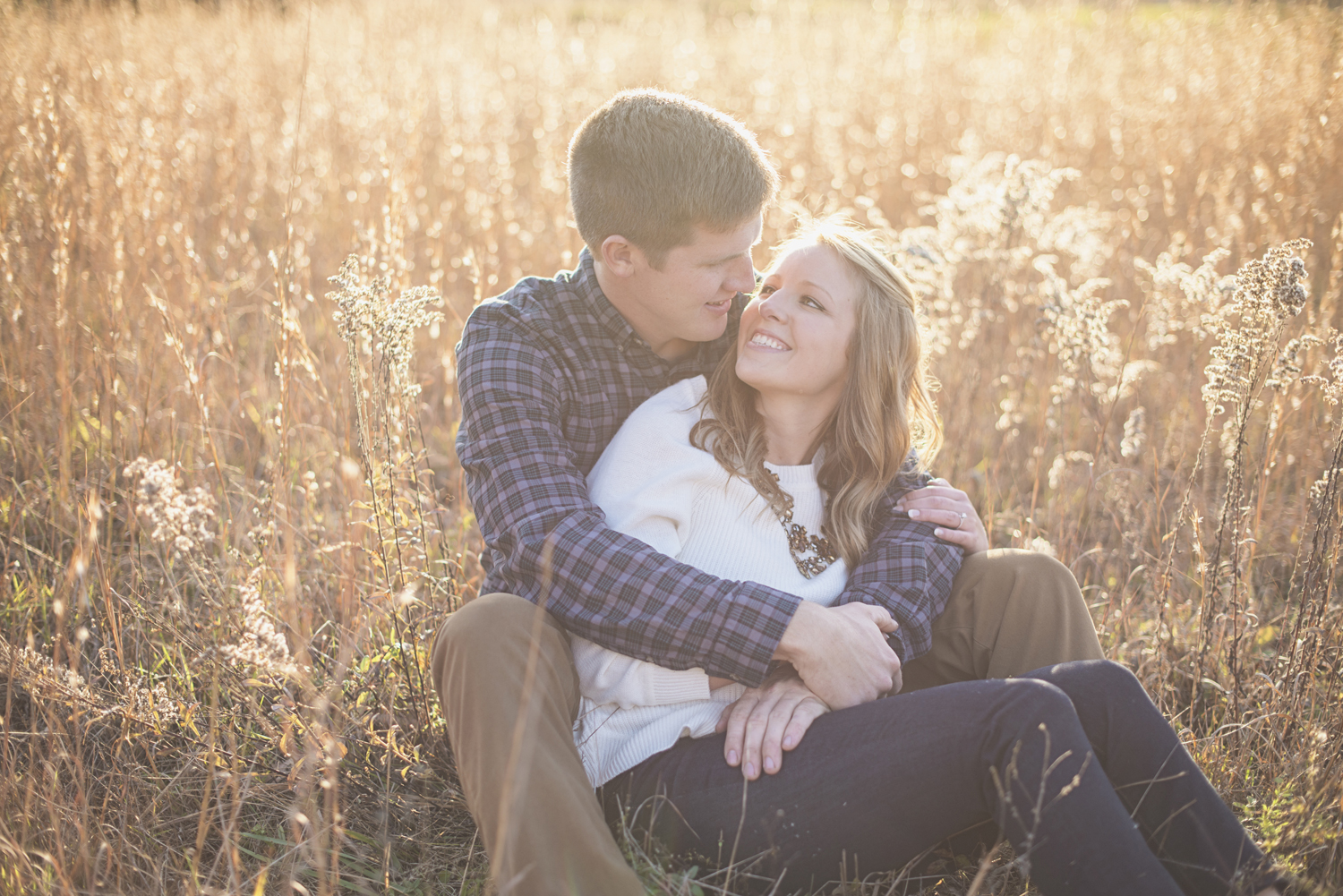 Destination Northern Virginia Engagement Session | Casual J Crew engagement pictures in field with golden light