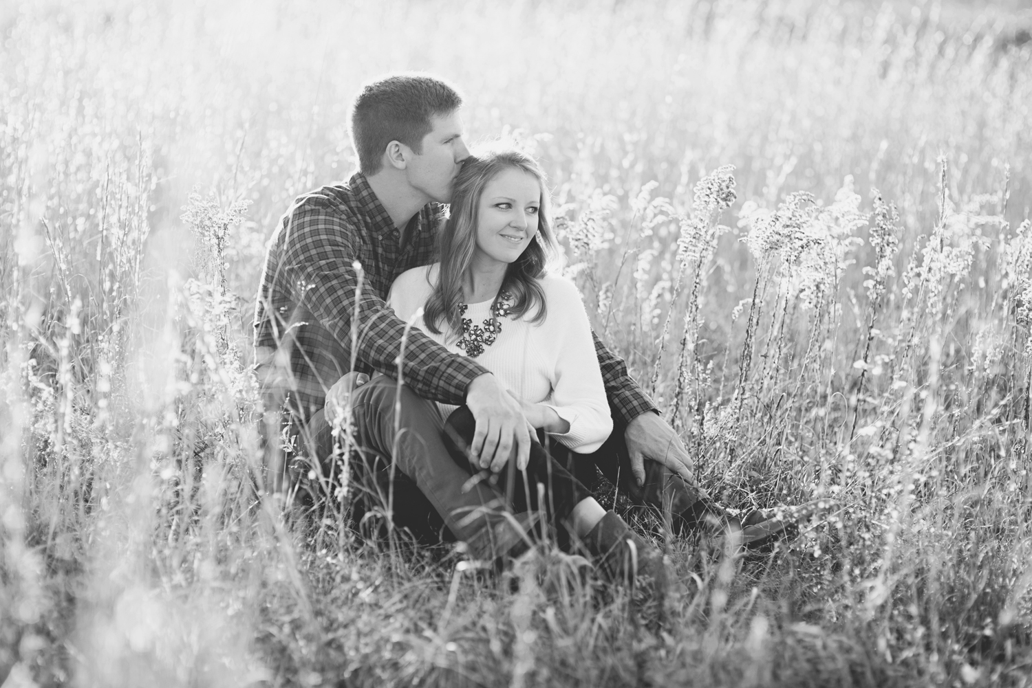 Destination Northern Virginia Engagement Session | Casual J Crew engagement pictures in field with golden light