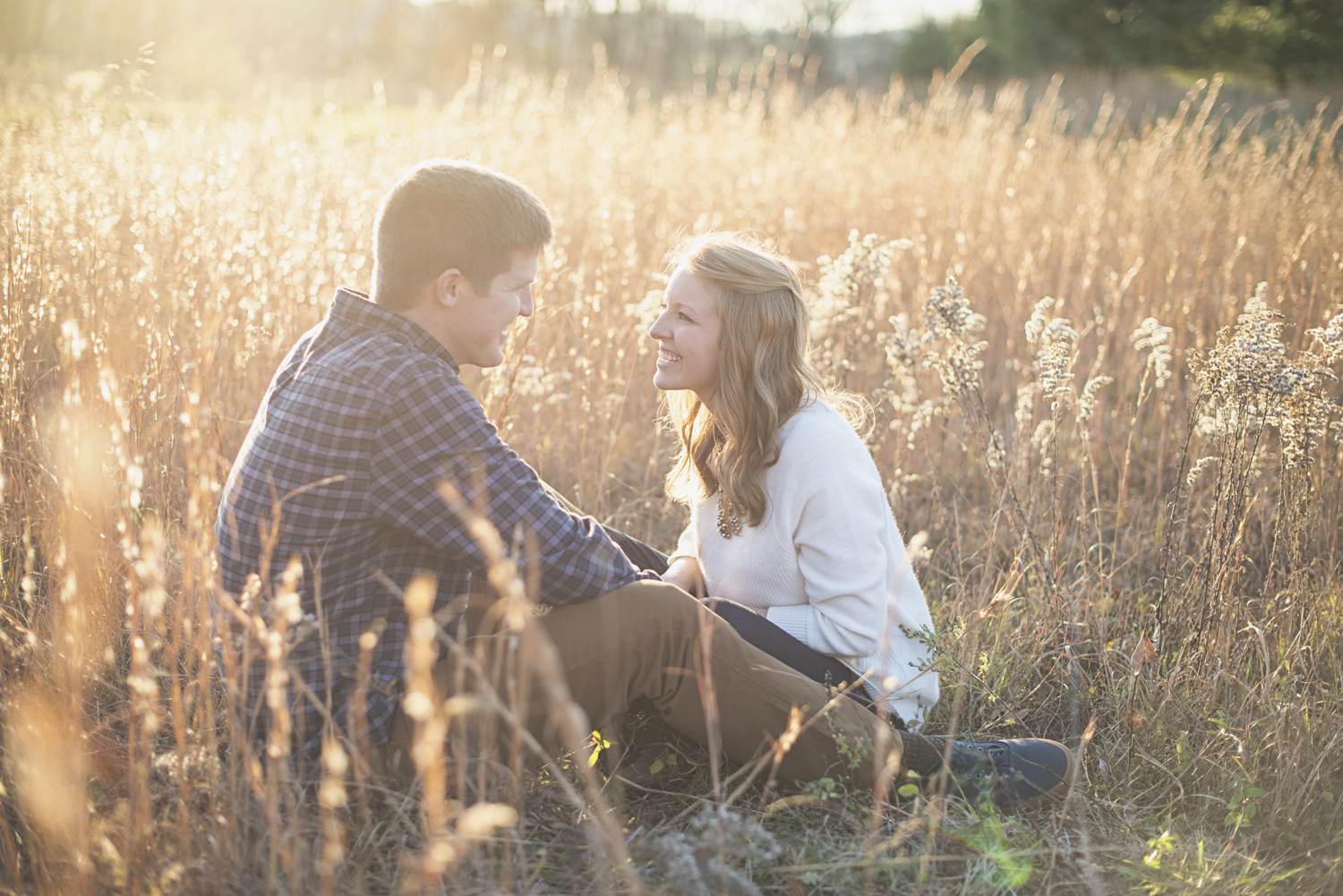 Destination Northern Virginia Engagement Session | Casual J Crew engagement pictures in field with golden light