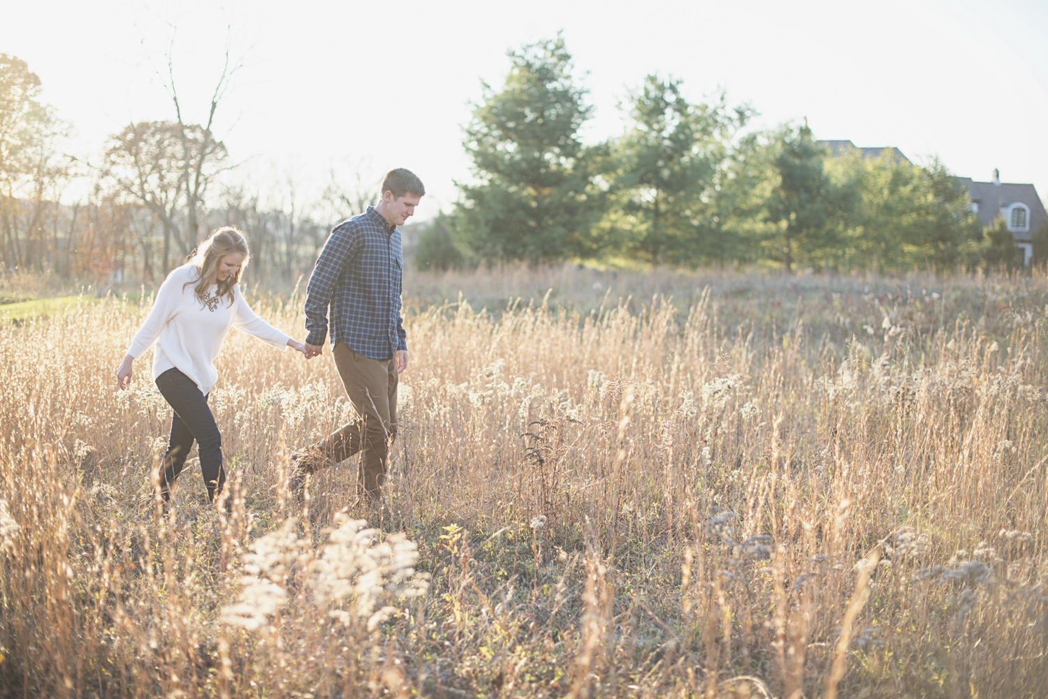 Destination Northern Virginia Engagement Session | Casual J Crew engagement pictures in field with golden light