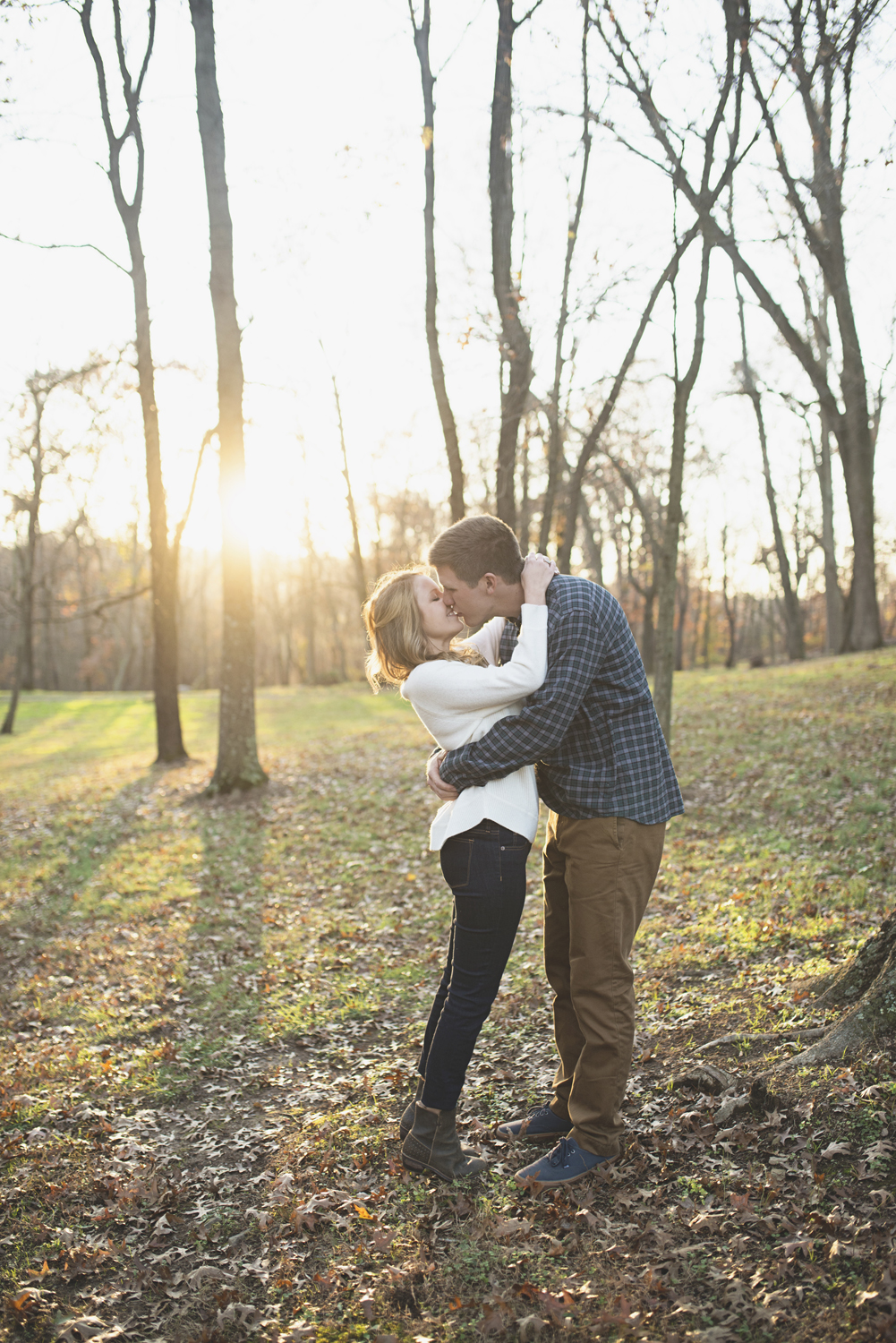 Destination Northern Virginia Engagement Session | Casual J Crew engagement pictures in field with golden light