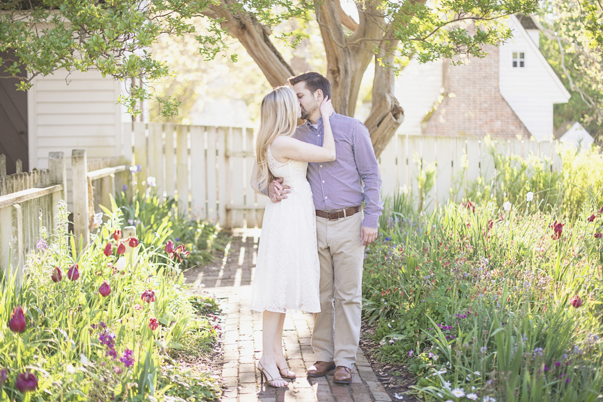 Elegant sunrise engagement session | Williamsburg engagement portraits