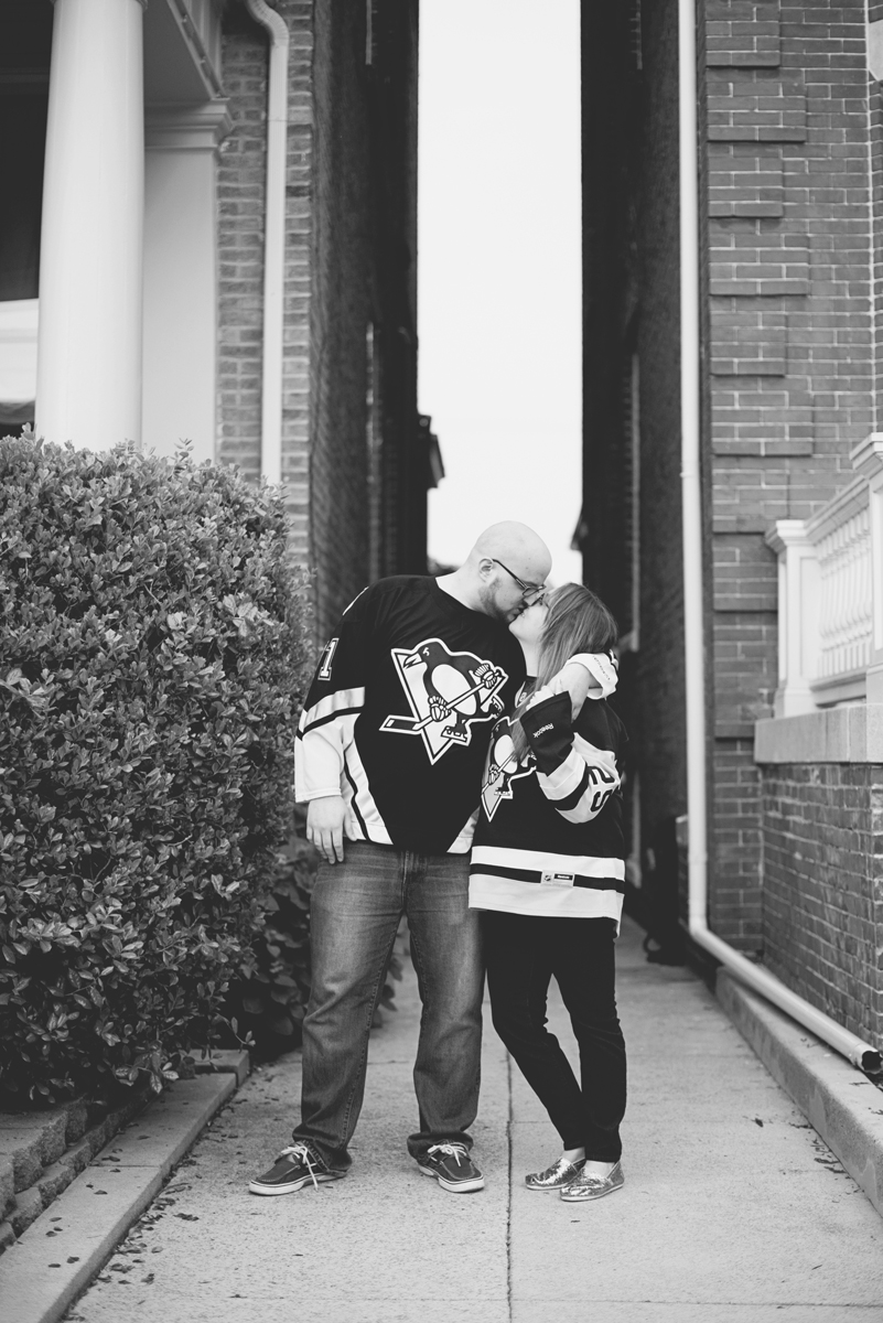 Casual engagement session pictures | Pittsburgh Penguins hockey jersey engagement
