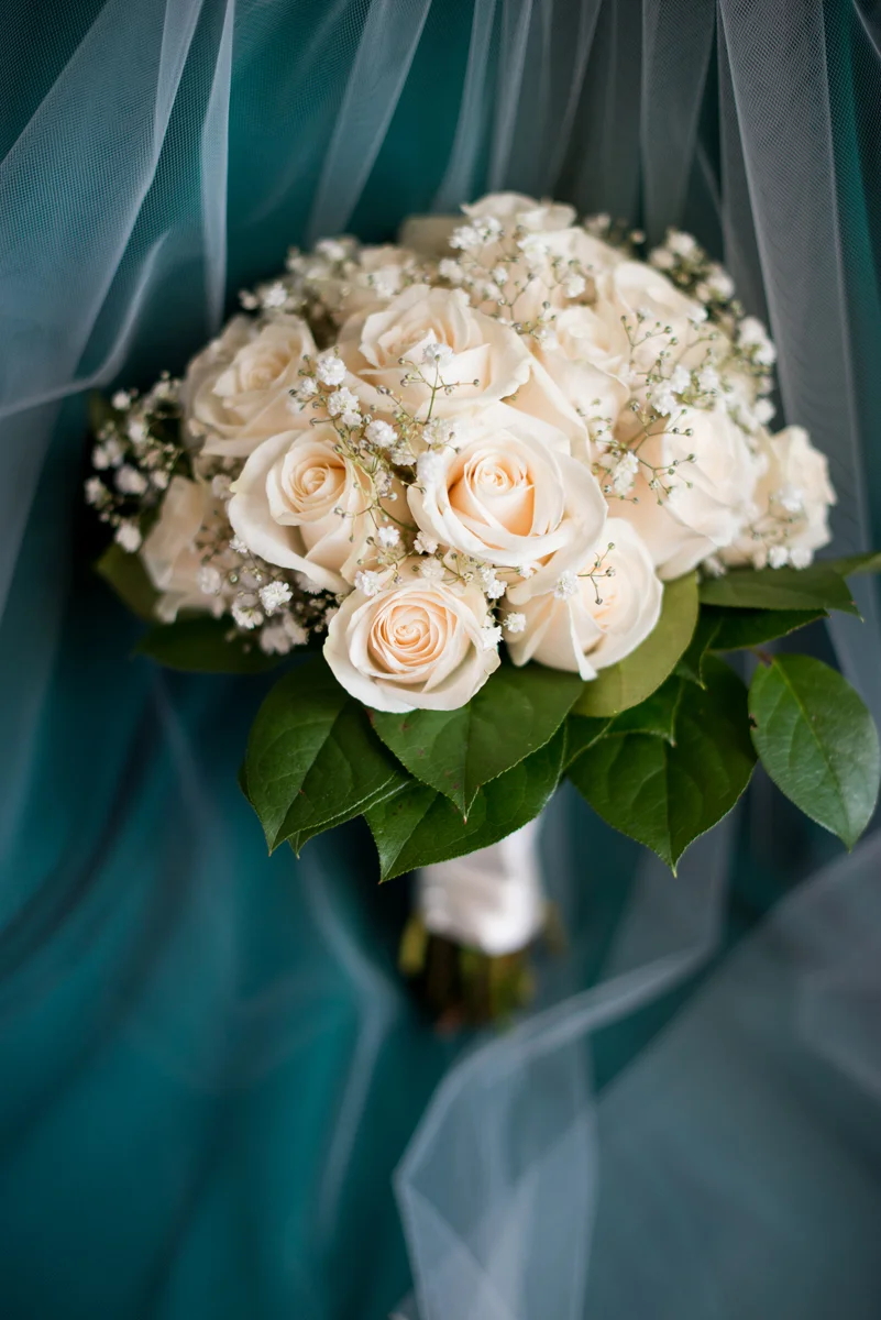 Emerald Green Classic Country Club Wedding | Blush Rose and Baby's Breath Bouquet