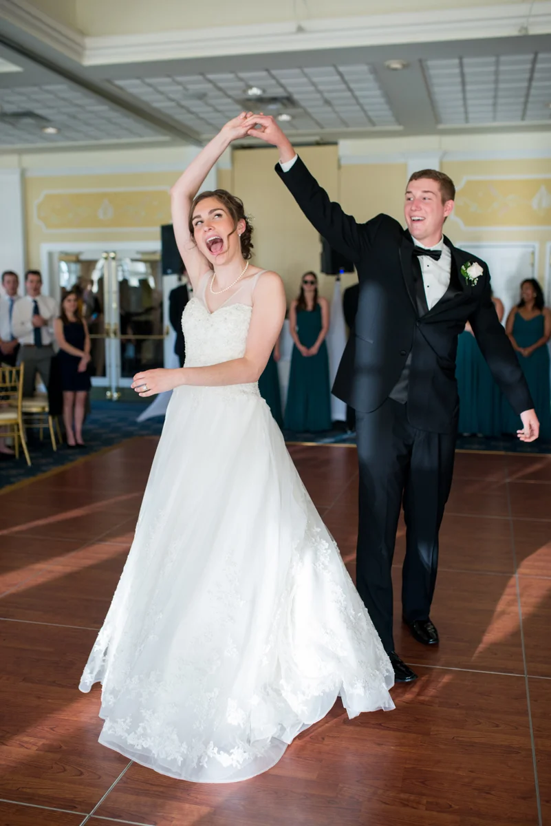 Emerald Green Classic Country Club Wedding | Bride and Groom First Dance