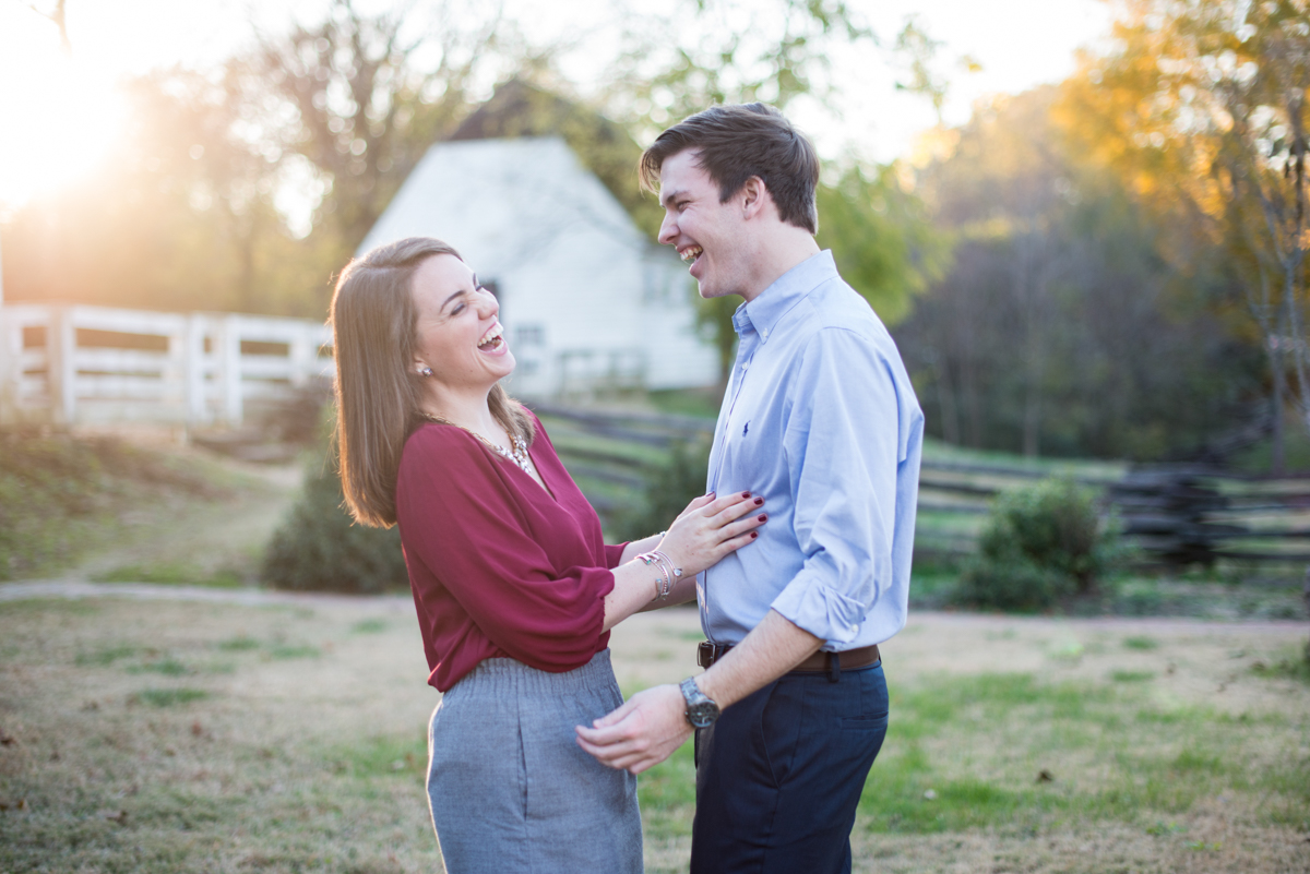 Colonial_Williamsburg_Fall_Engagement_Pictures-12.jpg