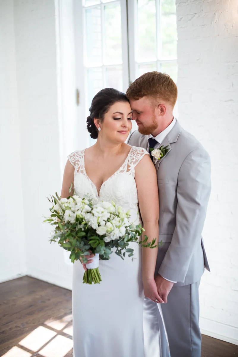 Minimalist White and Green Summer Wedding | Bride and Groom Portraits