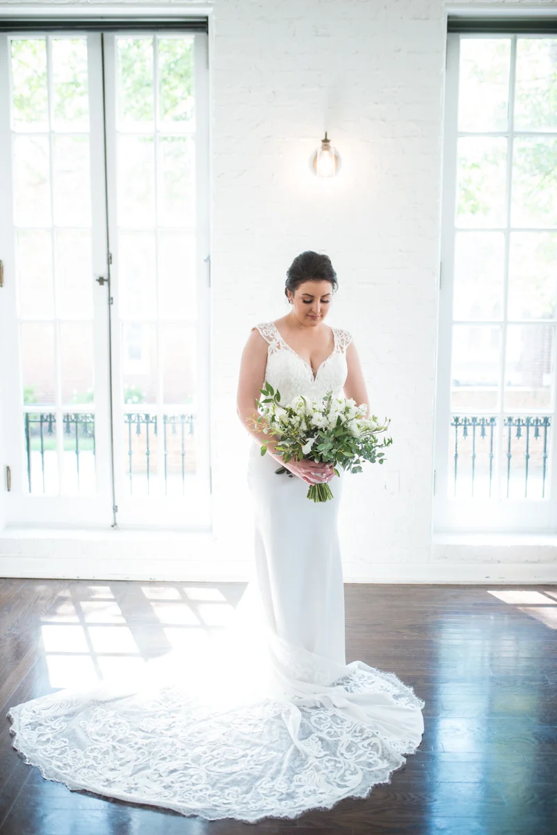 Minimalist White and Green Summer Wedding | Bride and Groom Portraits