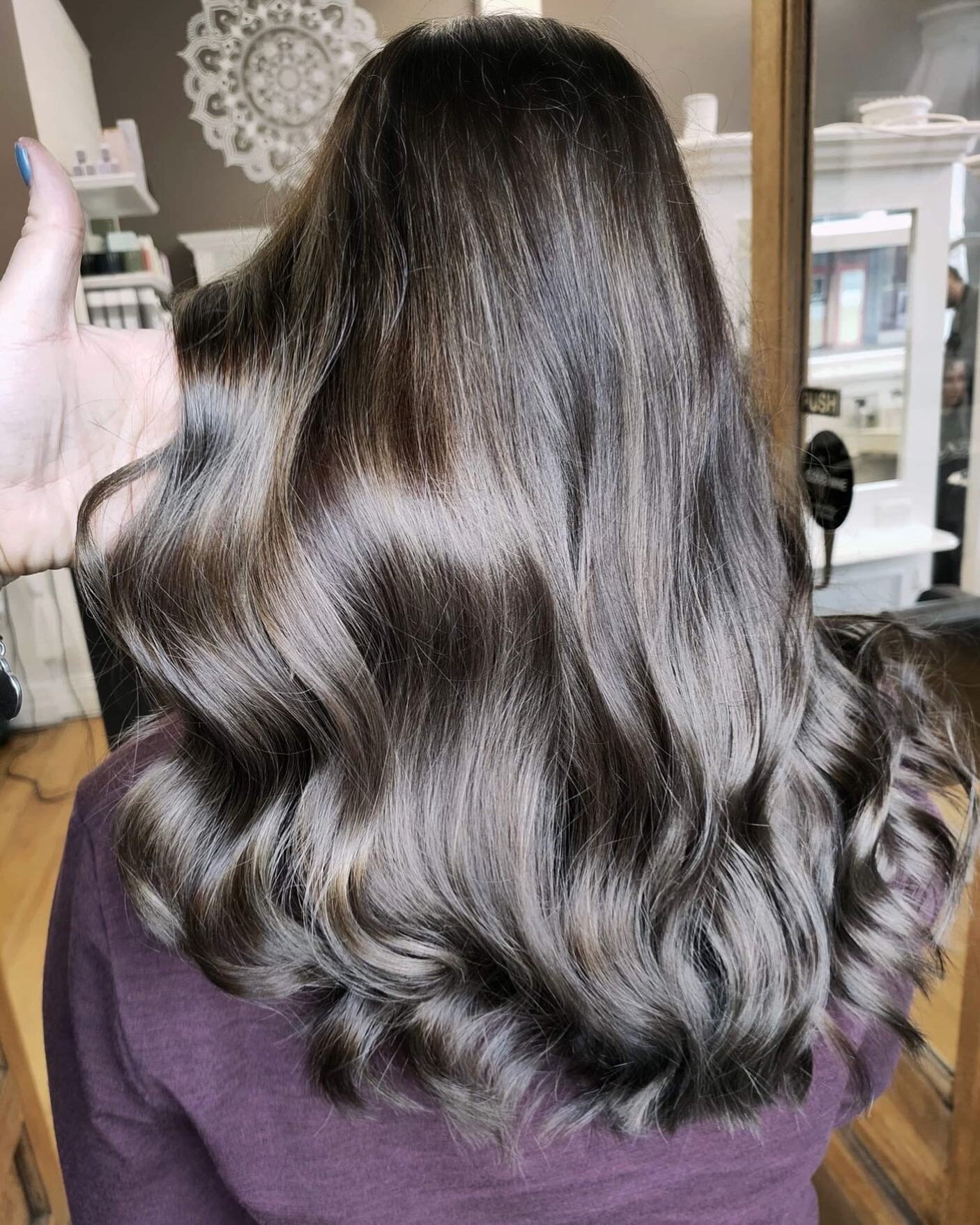 💕 THAT SHINE! 💕

Having the colour of your dreams is one thing... but healthy hair is just as important and a crucial part of creating and maintaining your dream hair colour. 

Our professional products are made with high quality ingredients and no