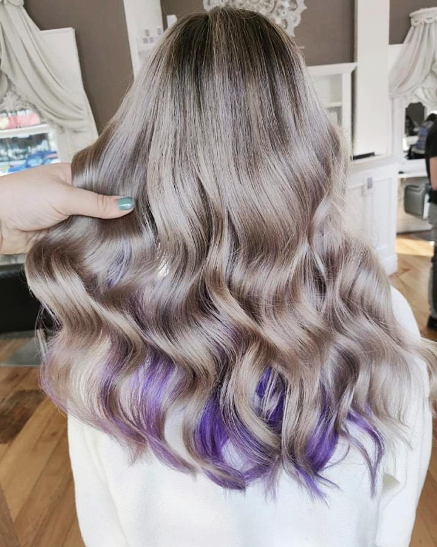 💥YES YES YES!💥

Blended creamy foilayage with a touch of purple to &lsquo;pop&rsquo;! Swipe for before 👉🏻

Link in bio to book your new look 💁&zwj;♀️
.
.
. @jazzn_lavilla 
.
.
#hair #makeup #haircut #beautiful #fashionaddict #outfitoftheday #hai