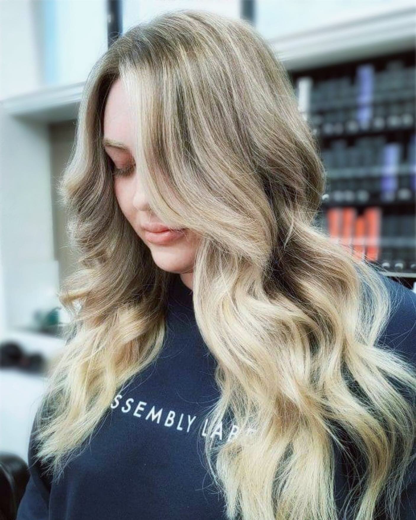 👌how good 👌

Blended creamy and simply put, bloody delish! 

Link in bio to book your new look 💁&zwj;♀️
.
.
.
. @jazzn_lavilla 
.
#hair #makeup #haircut #beautiful #fashionaddict #outfitoftheday #hairstyles #fashionblog #hairstyle #love #style #be