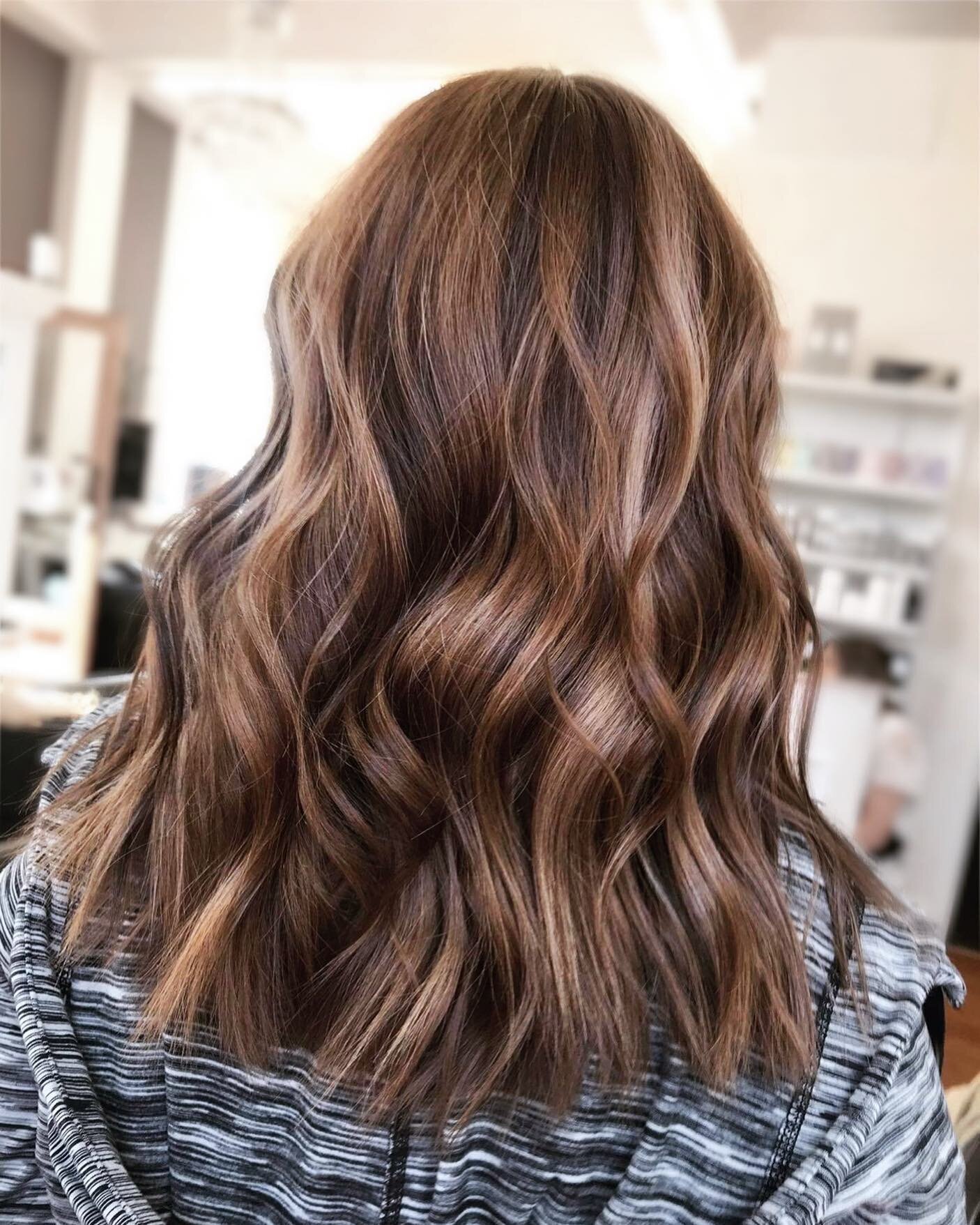 winter feels💗

@sarah_lavilla nailing a beautiful choc caramel blend right hurrrr! just in time for the winter months ❄️

to book visit www.lavilla.co.nz or the link in our Instagram bio or call
us on 04 9766848 she can&rsquo;t wait to see you! 
.⁣
