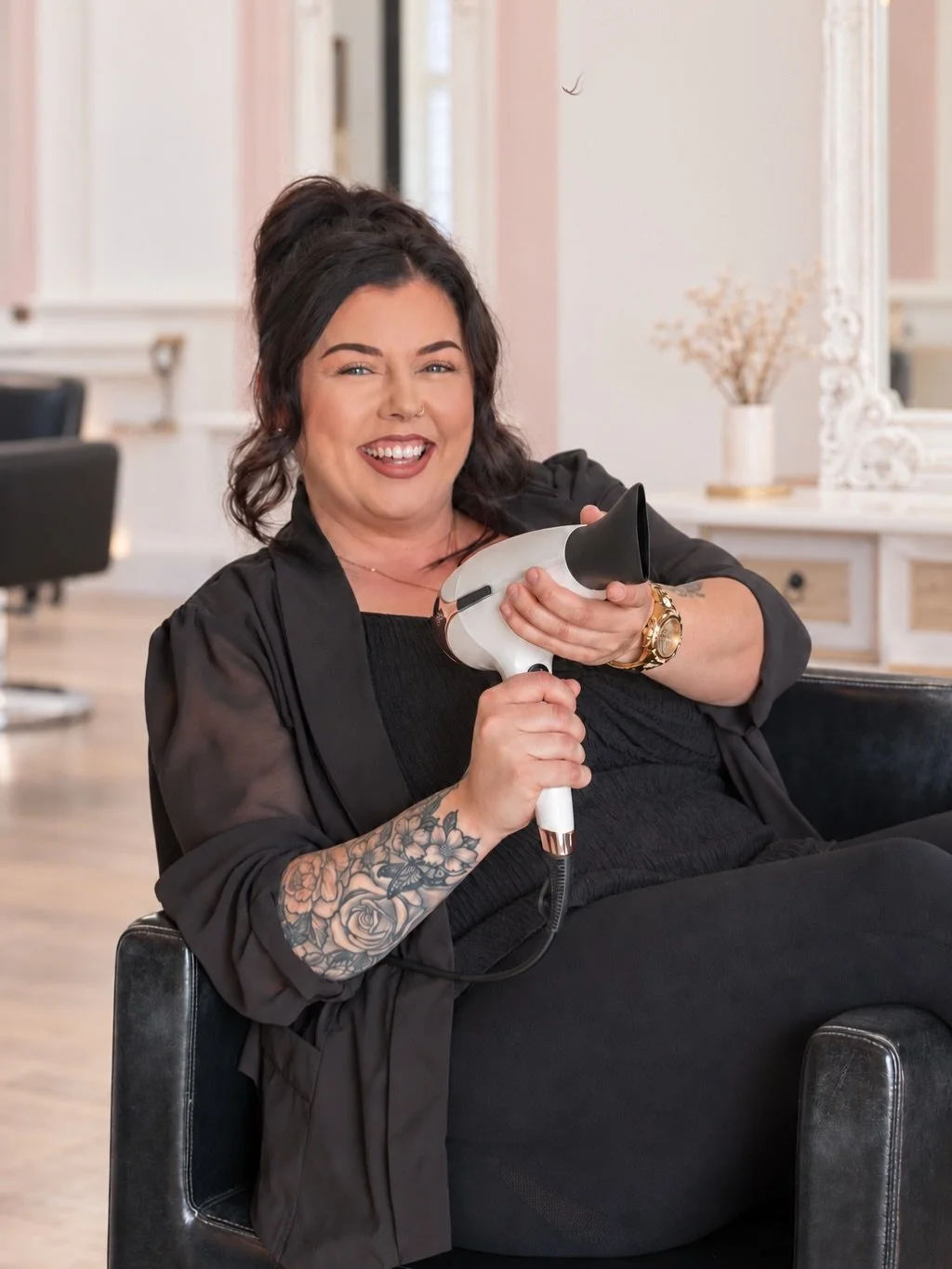 Guess who else is back! 

(Yes we have had a LOT of people come back over the years after moving for various reasons- 9 to be exact 😂) 

Our gal @sarah_lavilla moved to kapiti for a few years, and is now back in Wellington and starting with us Tuesd