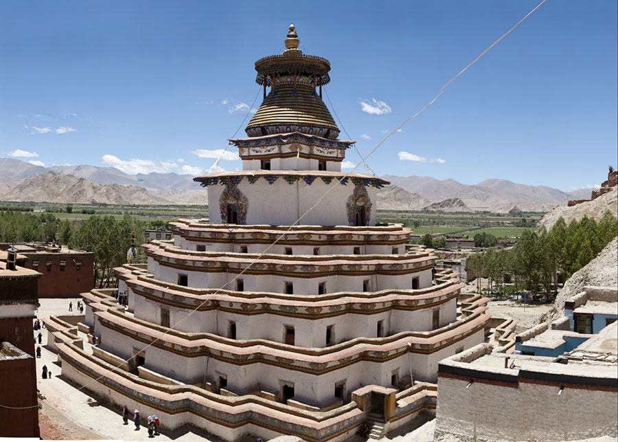 Kumbum at the monastery of Pelkor Chode, Giantess​VIEW FULLSCREEN