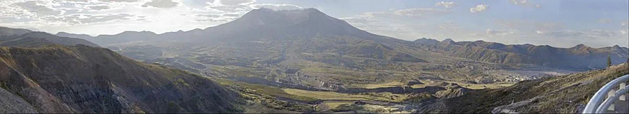 ​View from&nbsp;Johnston Ridge ObservatoryVIEW FULLSCREEN​