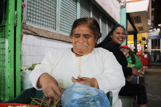 Slaughtering of vegetables, La Vega, 2011. Photo by Hayden. Women of the Vega: gender, memory and work in Central Santiago Vega . Santiago de Chile, 2011, p. 85-86. 