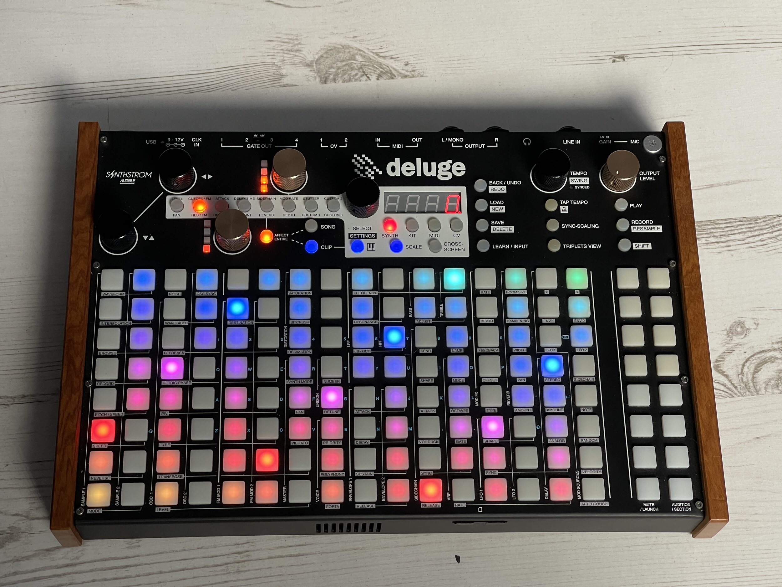 Synthstrom Deluge —