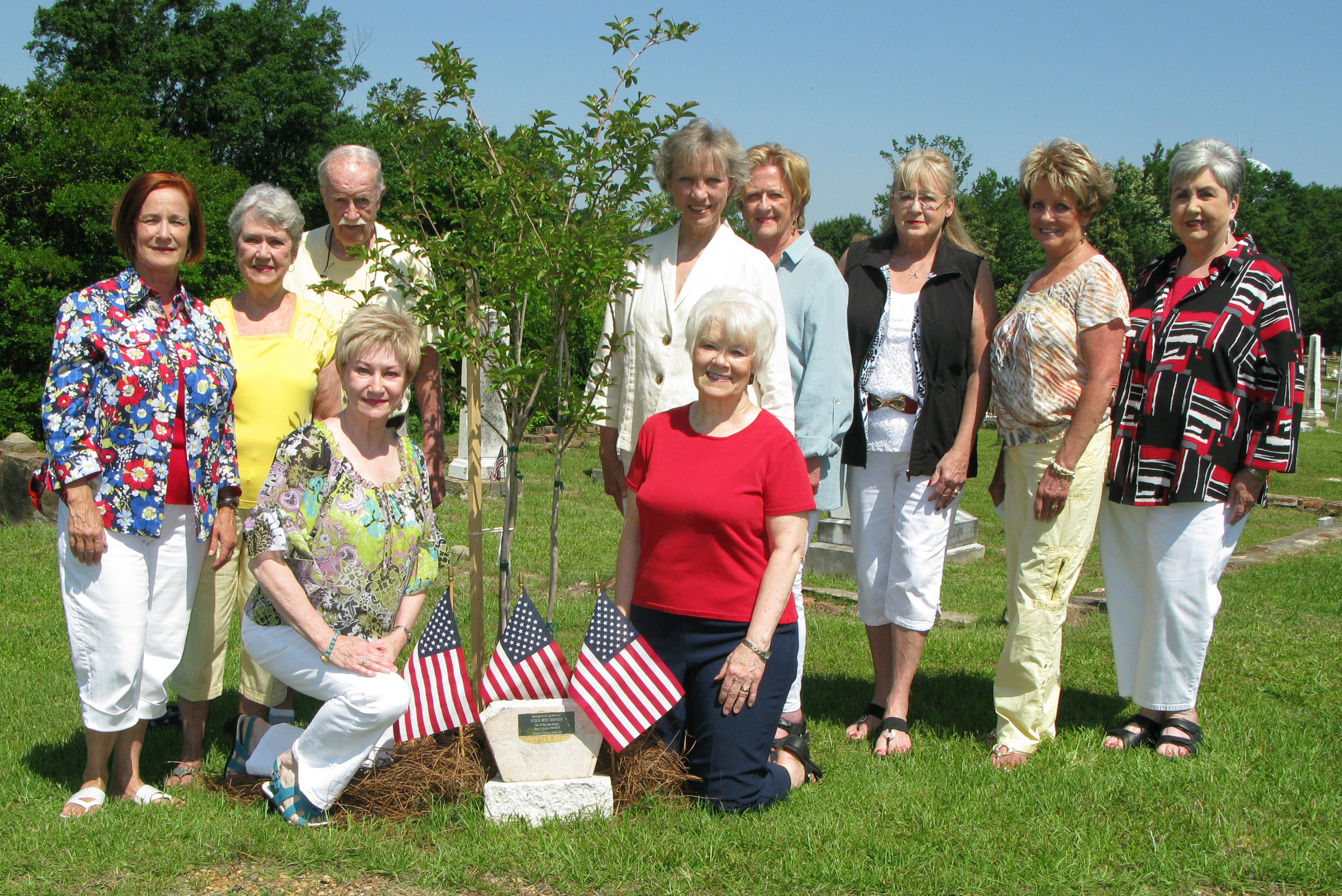  BRANDON GARDEN CLUB PLANTS&nbsp;MEMORIAL&nbsp;TREE  &nbsp;&nbsp; Brandon Garden Club (BGC), The Garden Clubs of Mississippi, Inc., planted a&nbsp;tree&nbsp;and placed a plaque in Old Brandon Cemetery honoring the life, work, and service of Major Pat