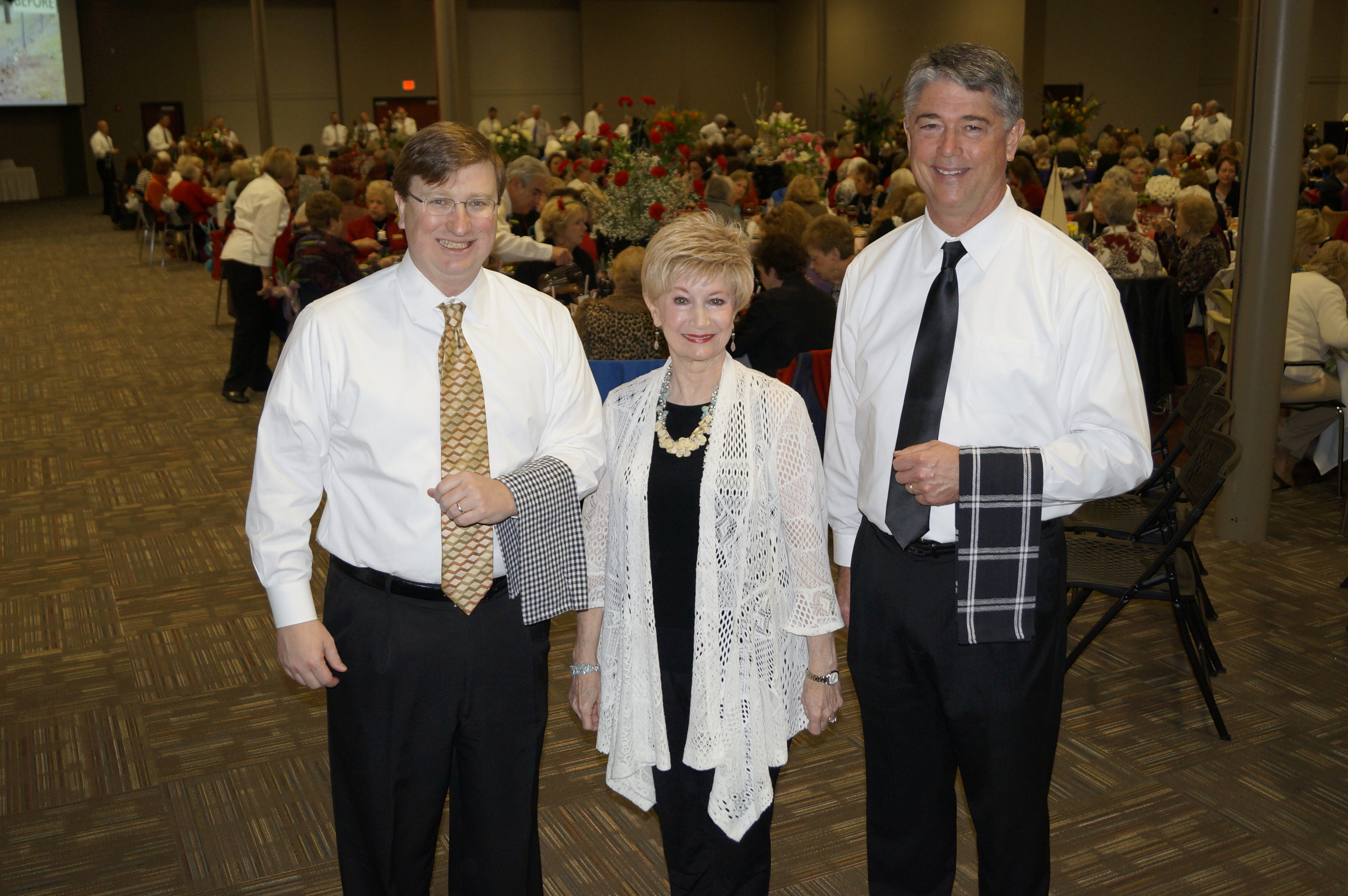   Brandon Garden Club (BGC) had 44 “celebrity” servers to wait on the 320 guests&nbsp;at&nbsp;40&nbsp;uniquely&nbsp;decorated&nbsp;  tables  .&nbsp; Servers pictured (l to r):&nbsp; Lt. Governor Tate Reeves, BGC President Charla Jordan, and Brandon M