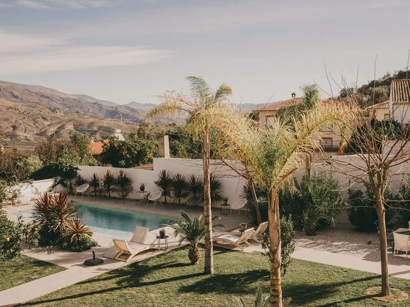 casa-de-lujo-alquiler-granada-piscina-6.jpg