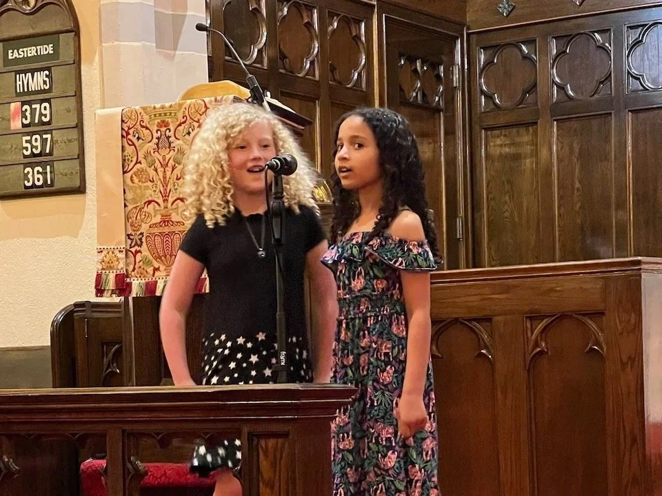 Elementary school aged students singing into a mic at a performance for the Music Studio of Patricia Keith in Boyertown PA