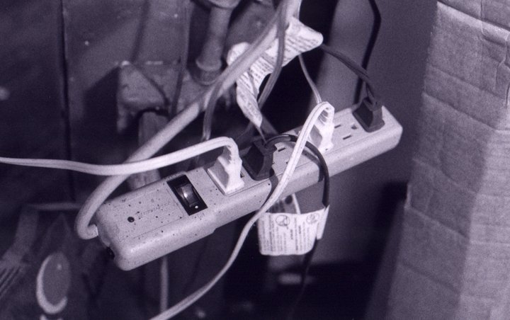 powerstripwiresjpg_3198131903_o.jpg