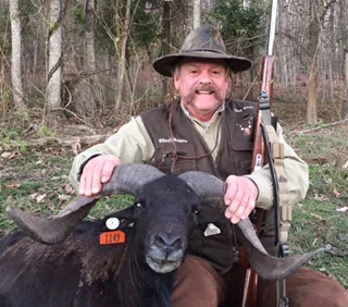 Willard McDaniel with super-wide Black Hawaiian Ram!