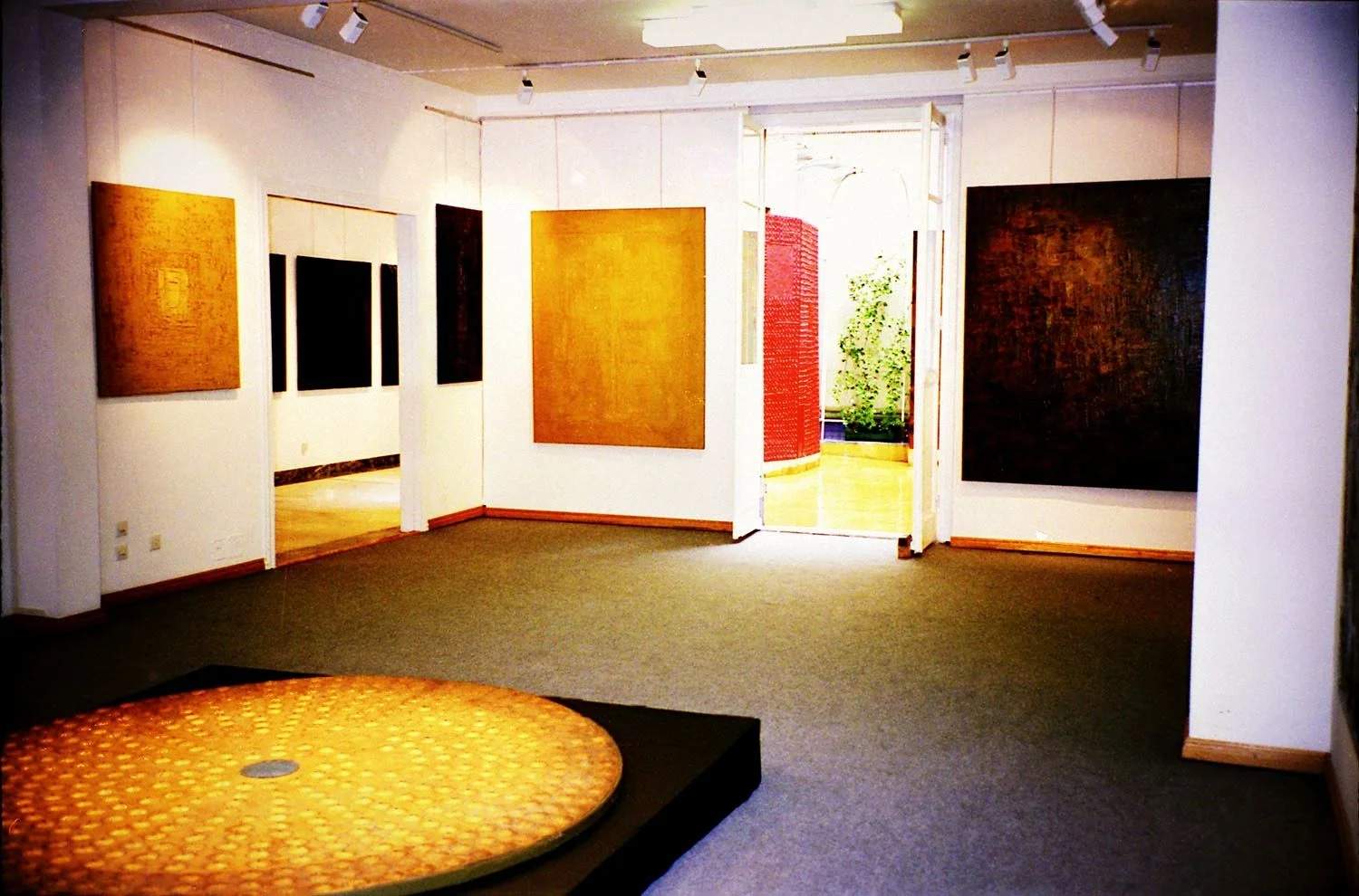 1994 — "LA CHEMISE DES MURS" @ ROMANIAN CULTURAL INSTITUTE OF PARIS