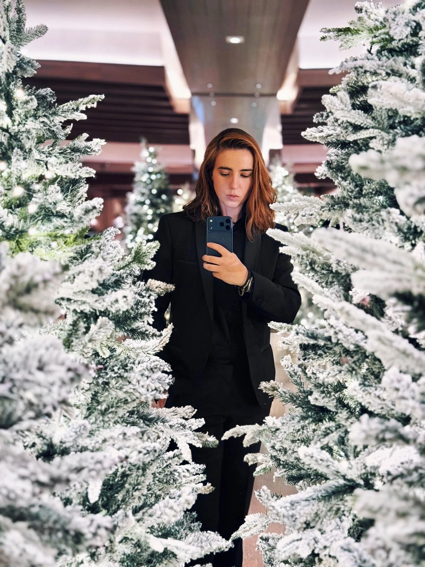 Starting the holiday season strong after a full month of painful and rough recovery ❤️&zwj;🩹 🎄 I&rsquo;m back 🥲

A beautiful night with Elpida Association raising funds for children battling cancer.