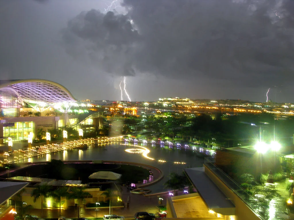Here's a photo taken by Pam of the raging lightning/thunderstorm around Old San Juan, Puerto Rico last night. Great photo captures the lightning strikes themselves.