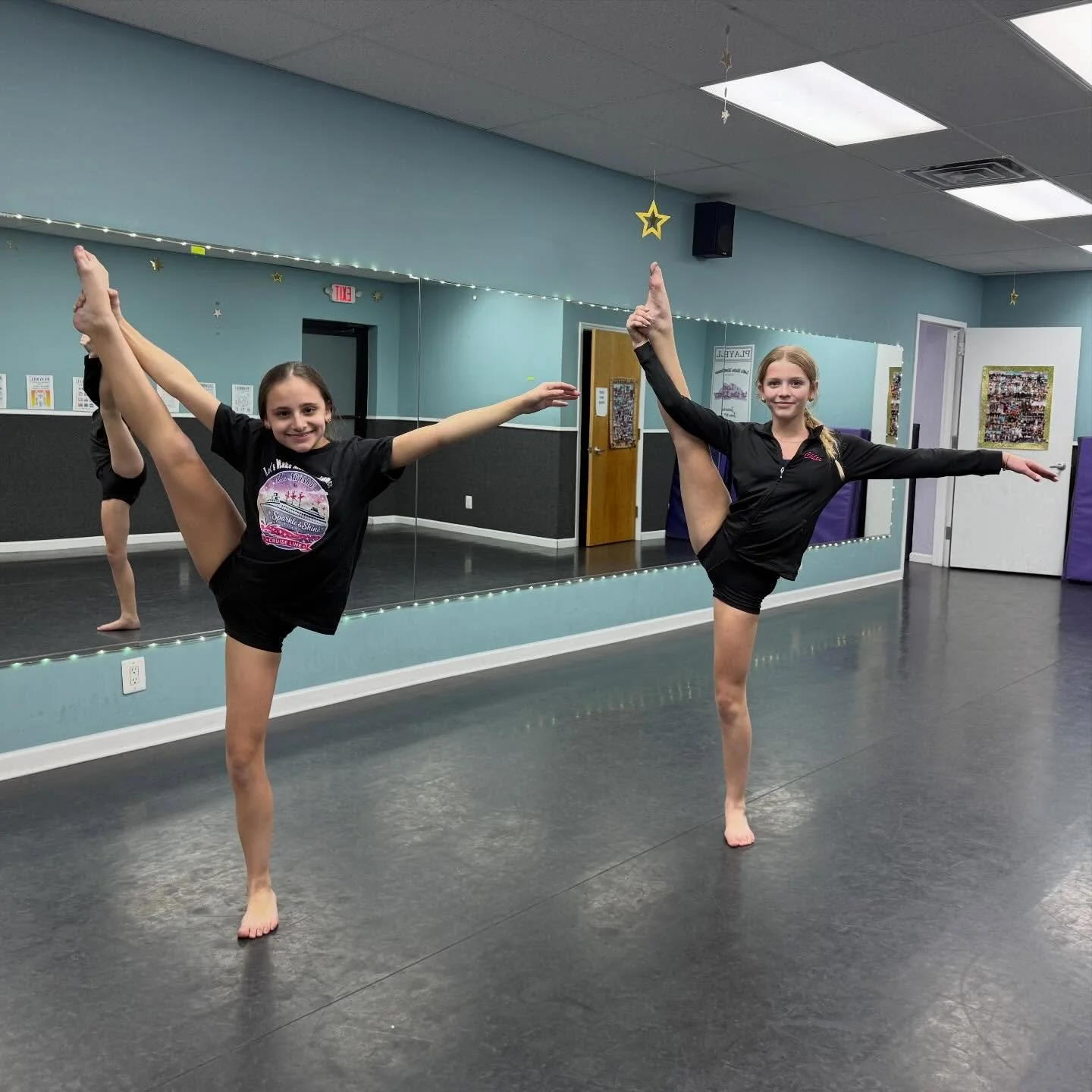 💜💃👯&zwj;♀️🤸🏻&zwj;♀️
#LMMD #set