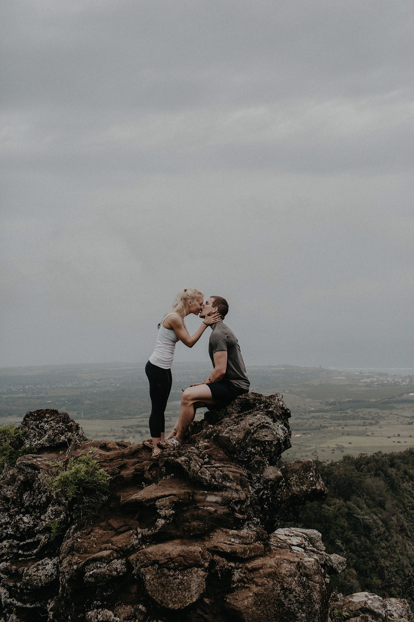 hawaii elopement bride groom kissing photo