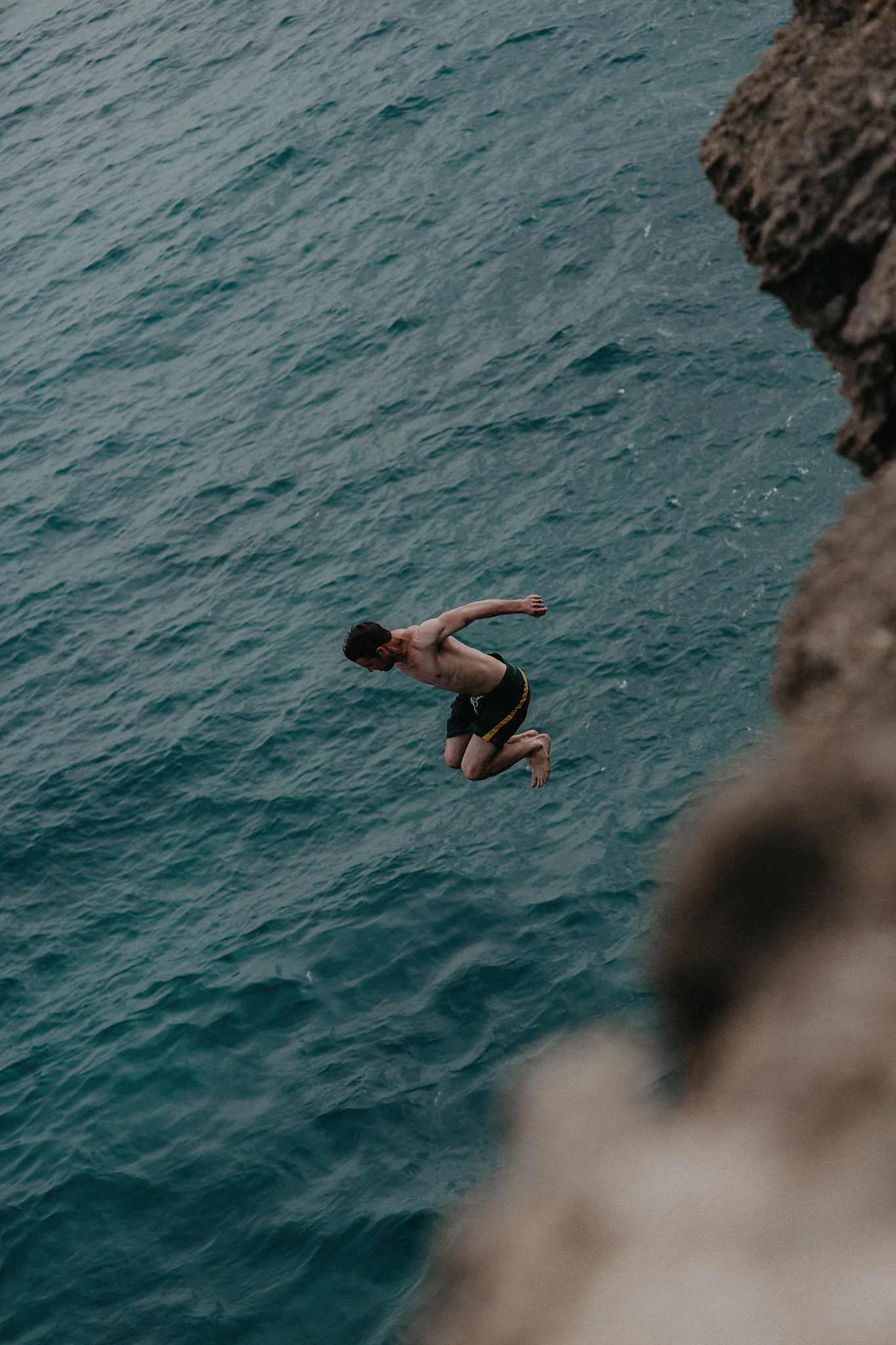 hawaii kauai elopement cliff jumping photo